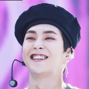 Meet your Posher, Chloe